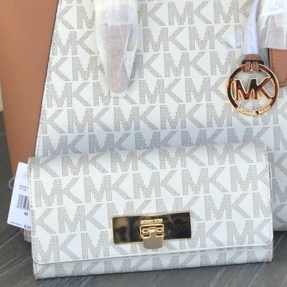 MICHAEL Michael Kors Handbags - LAST ONE! Michael Kors Callie Vanilla Gold Wallet